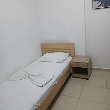 Maria De Luxe * Chrisi Ammoudia